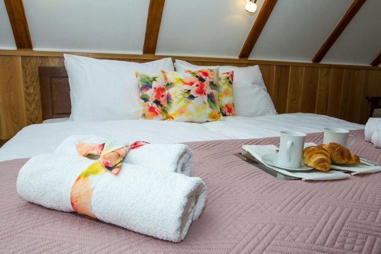 B&B Lady Of The Lake Jezerce Eksteriør billede